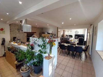 Maison - 230 m² - 6 pièces