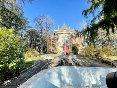 Maison - 525 m² - 16 pièces