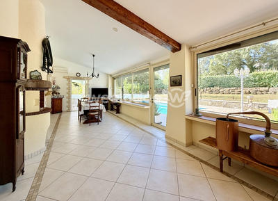 Maison traditionnelle - 225 m² - 9 pièces