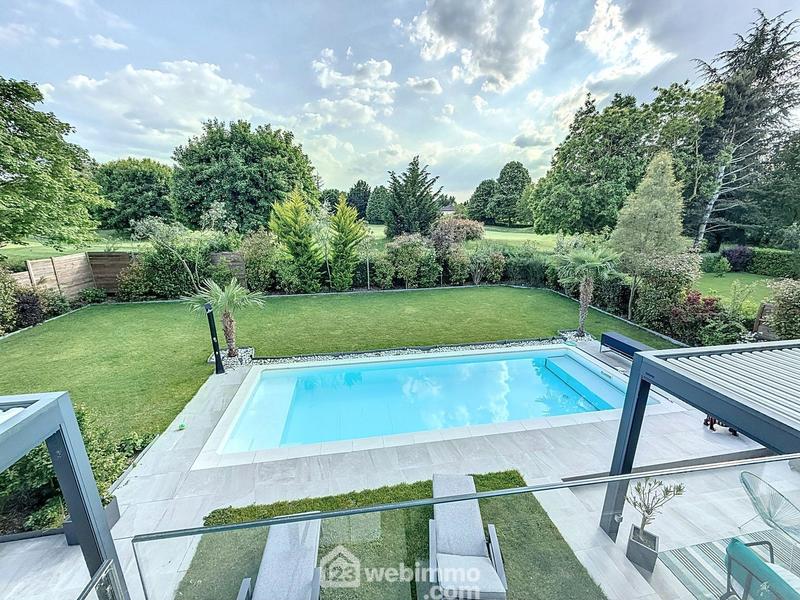 Maison - 230 m² - 7 pièces