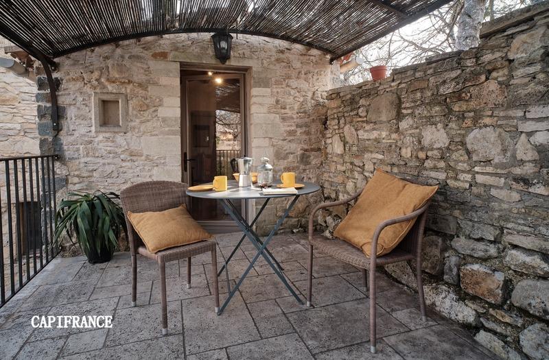 Propriété - 1 073 m² - 37 pièces