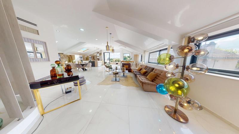 Maison contemporaine - 291 m² - 9 pièces