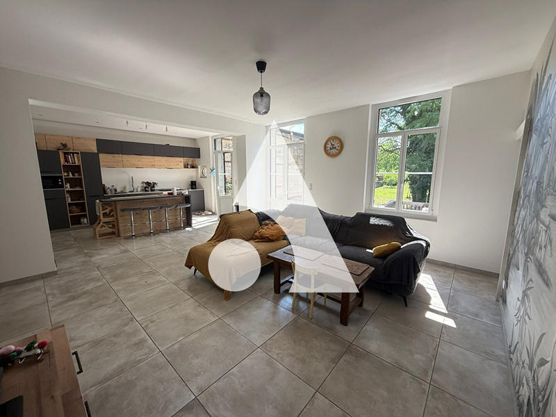 Maison - 215 m² - 6 pièces