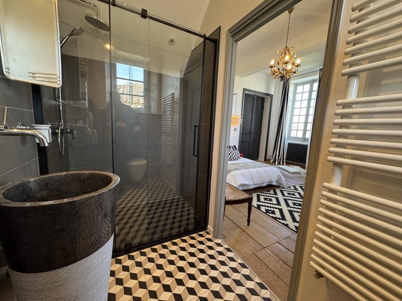 Maison - 654 m² - 16 pièces