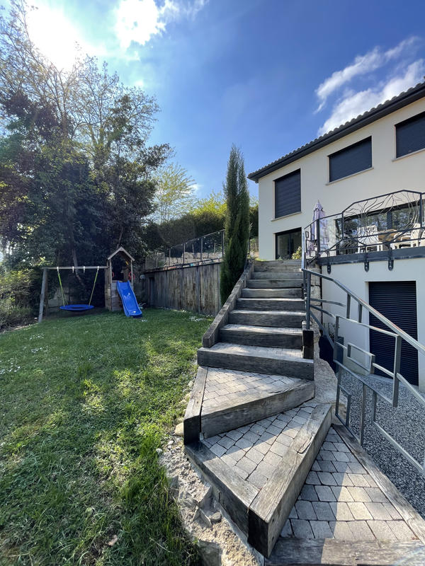 Maison - 220 m² - 6 pièces