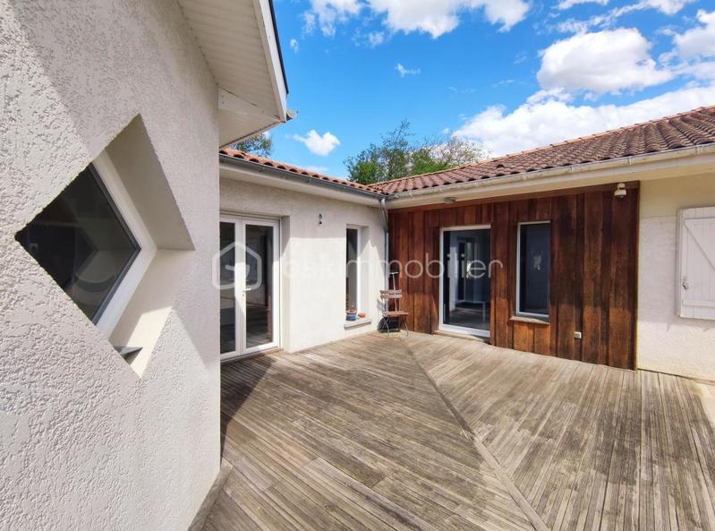 Maison - 231 m² - 8 pièces