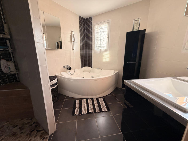 Maison - 139 m² - 6 pièces