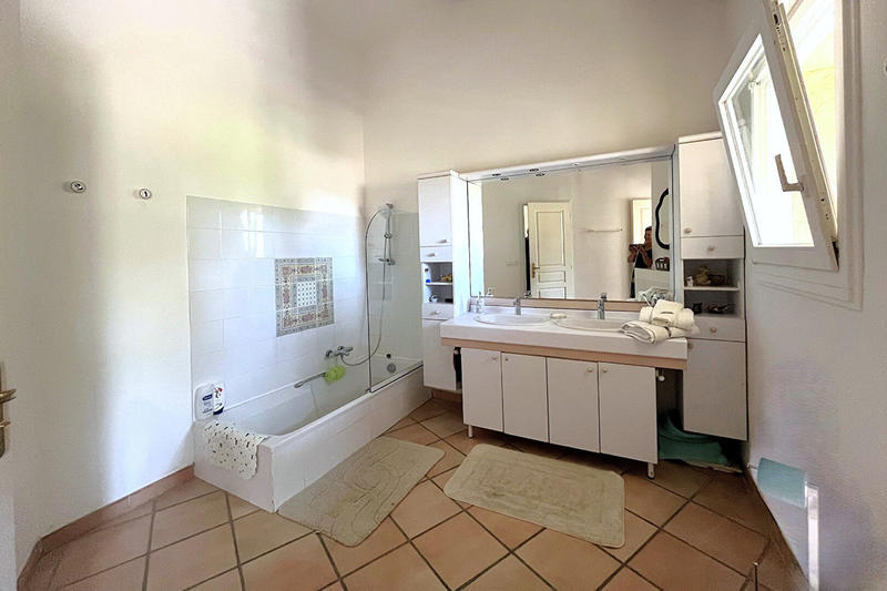 Maison - 257 m² - 10 pièces