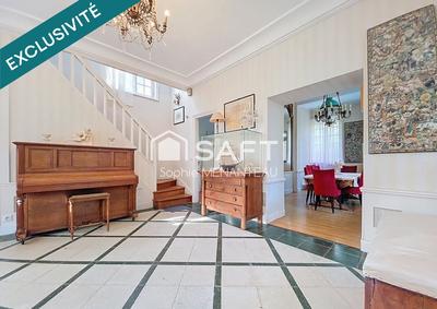 Villa - 216 m² - 9 pièces