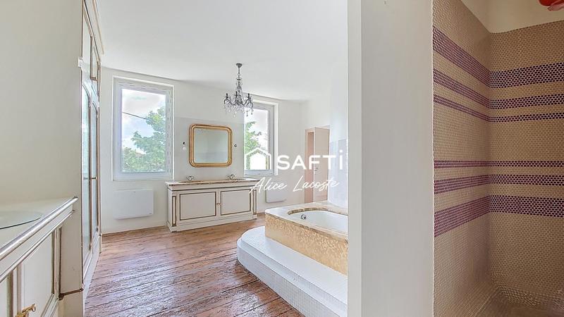 Maison - 245 m² - 7 pièces