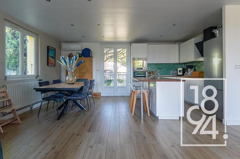 Maison - 300 m² - 6 pièces