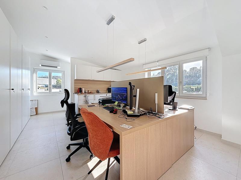 Bureau - 99 m² - 3 pièces