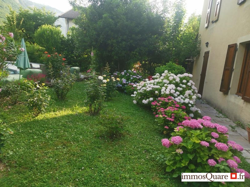 Maison - 225 m² - 7 pièces