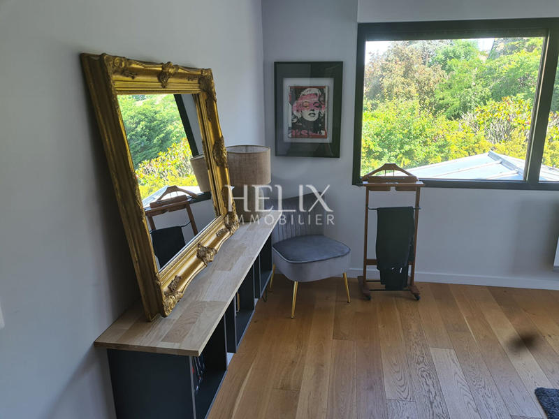 Maison - 220 m² - 6 pièces