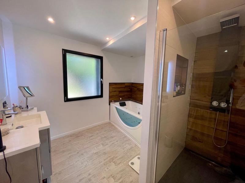 Maison - 230 m² - 7 pièces