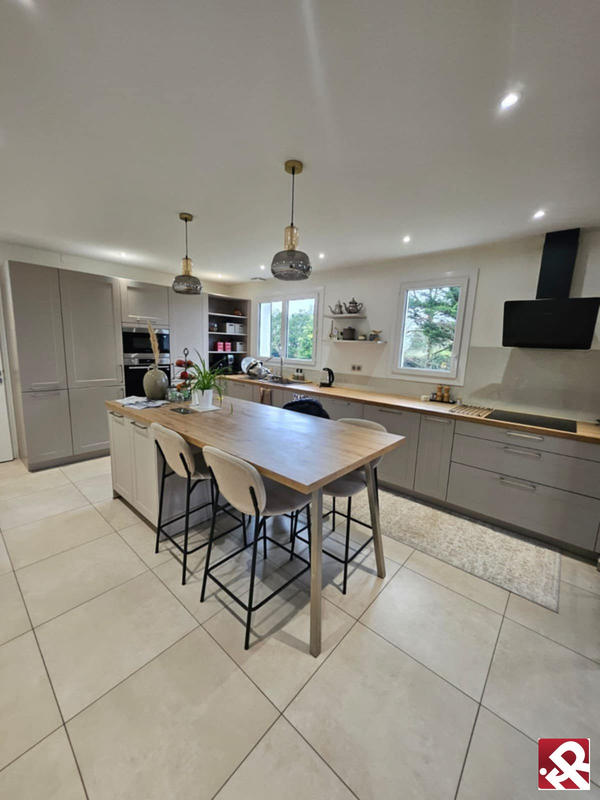 Maison - 320 m² - 7 pièces