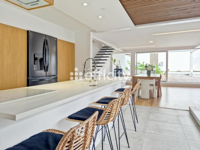 Villa - 208 m² - 9 pièces