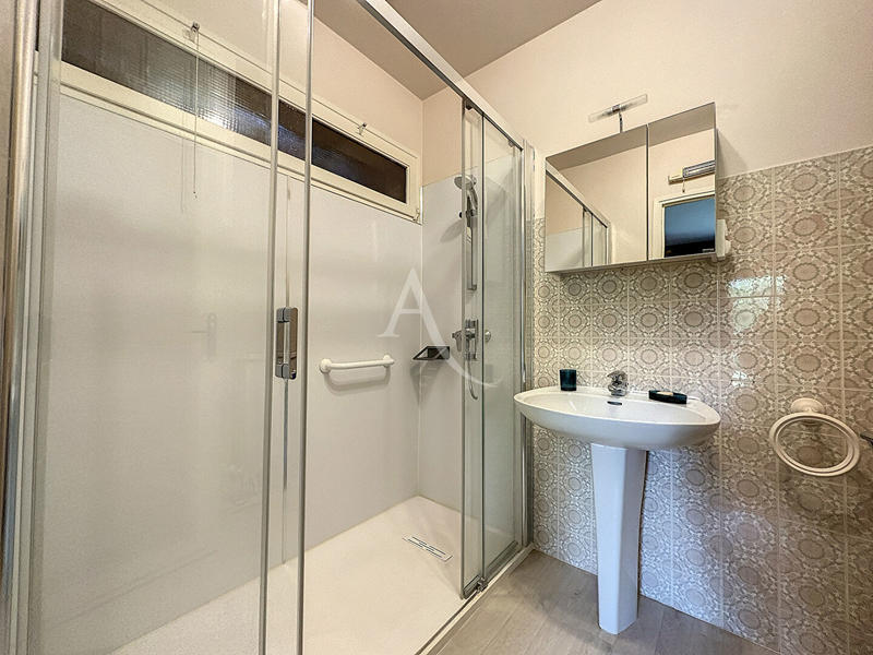 Maison - 212 m² - 8 pièces