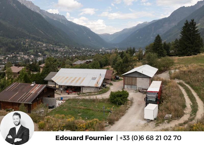 Maison - 704 m² - 5 pièces