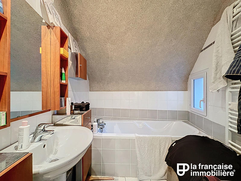 Maison - 210 m² - 9 pièces