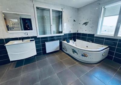 Maison - 202 m² - 7 pièces