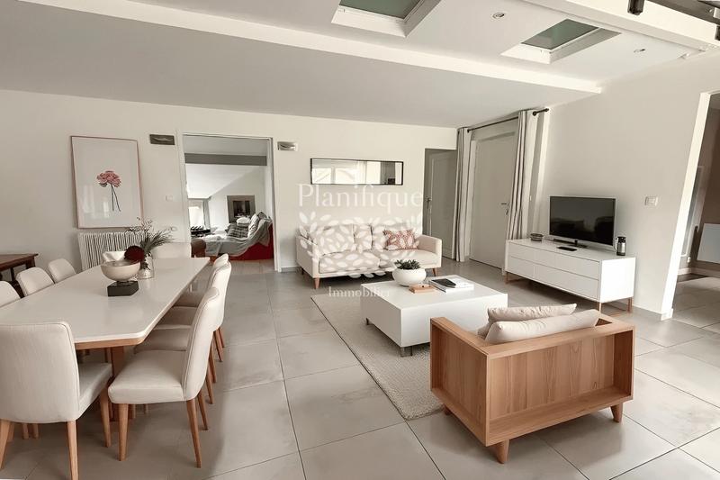 Appartement - 211 m² - 7 pièces