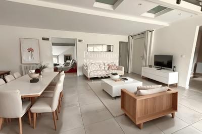 Appartement - 211 m² - 7 pièces