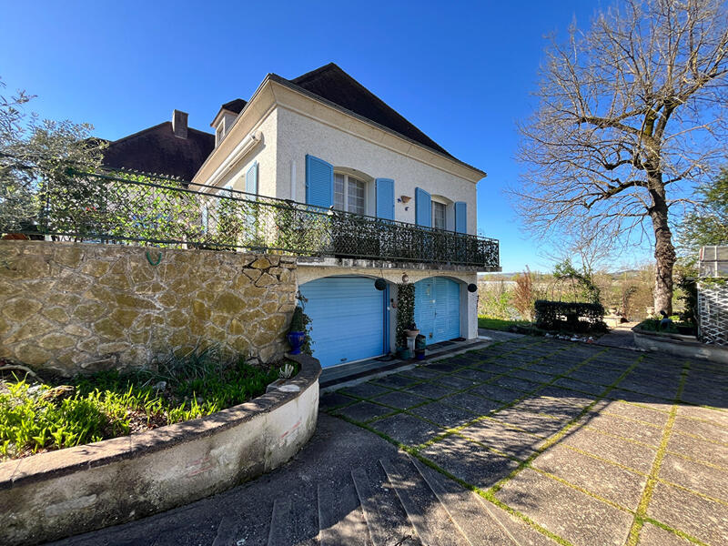 Maison - 224 m² - 10 pièces