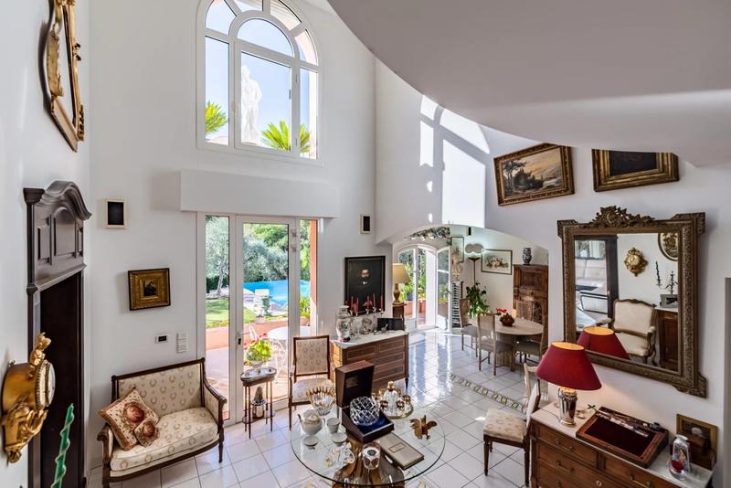 Maison - 310 m² - 6 pièces