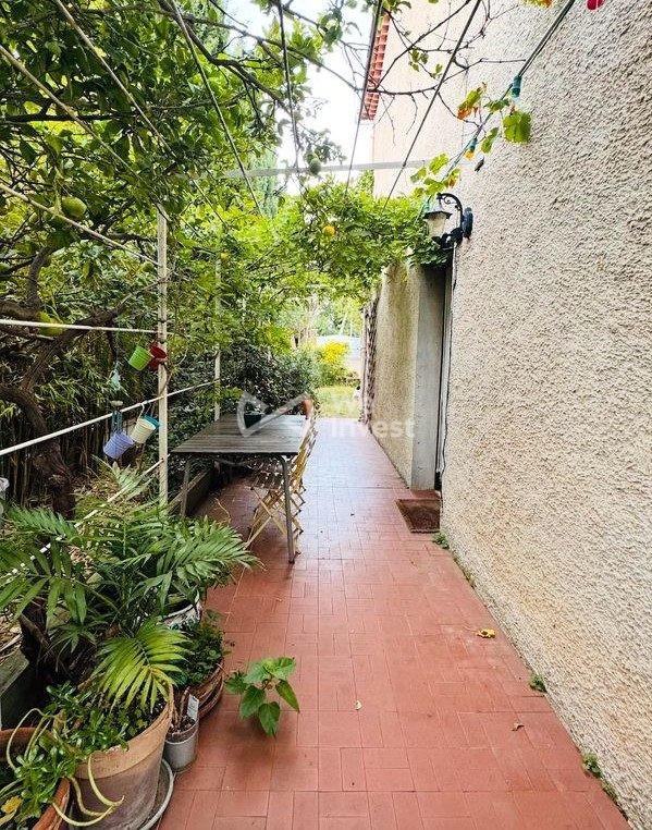 Maison - 235 m² - 8 pièces