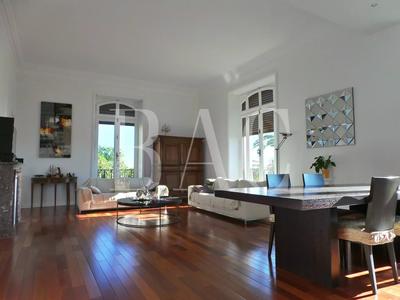 Appartement - 207 m² - 6 pièces