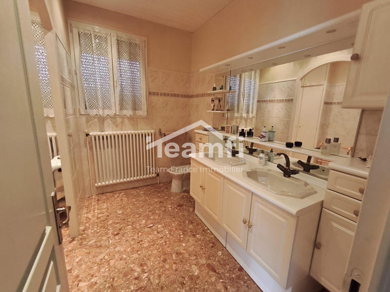 Maison - 180 m² - 5 pièces