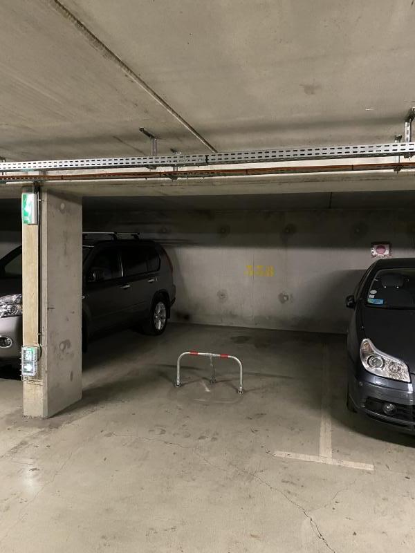 Parking / Garage
