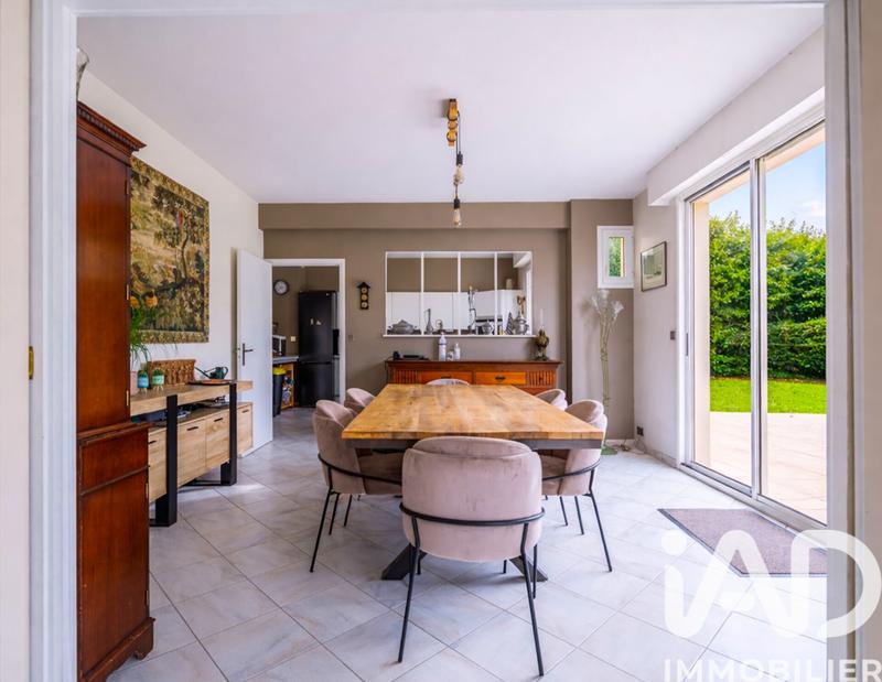 Maison - 229 m² - 9 pièces