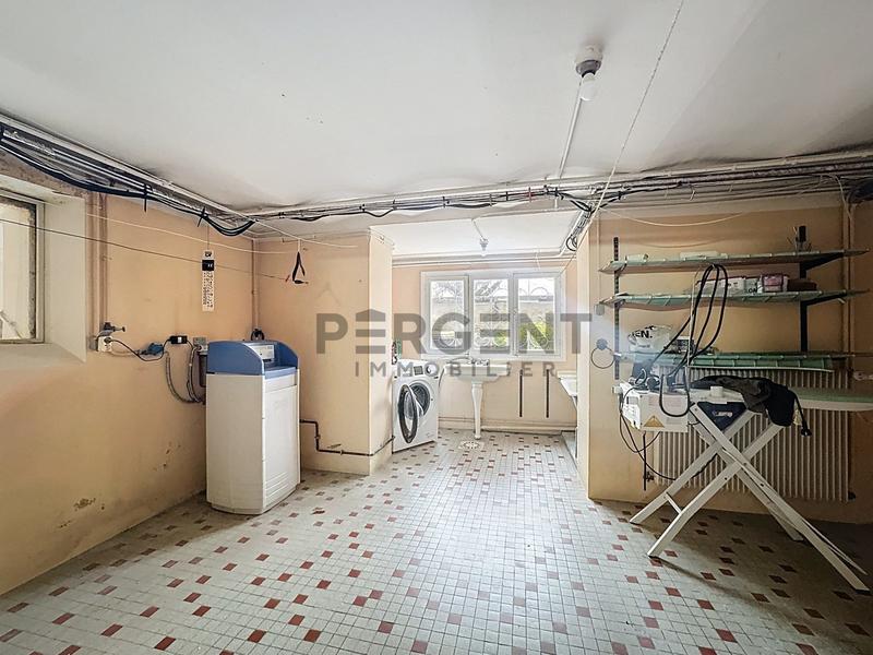 Maison - 253 m² - 10 pièces