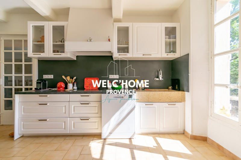 Maison - 181 m² - 9 pièces