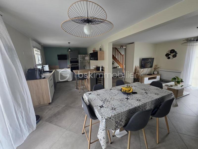 Maison traditionnelle - 165 m² - 7 pièces