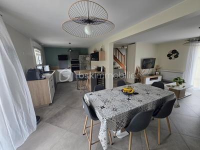 Maison traditionnelle - 165 m² - 7 pièces