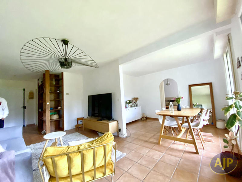 Appartement - 100 m² - 5 pièces