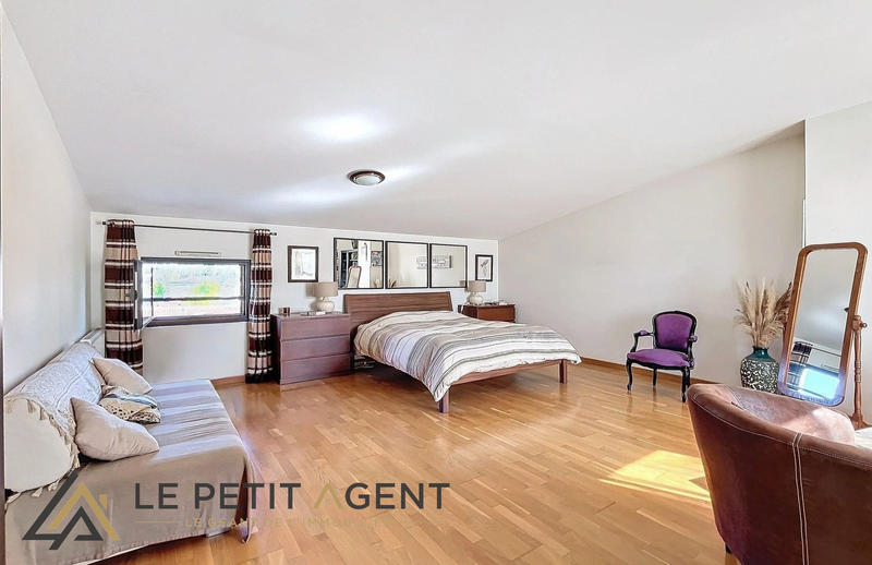 Appartement - 237 m² - 7 pièces