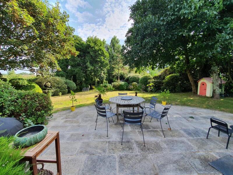 Propriété - 250 m² - 10 pièces