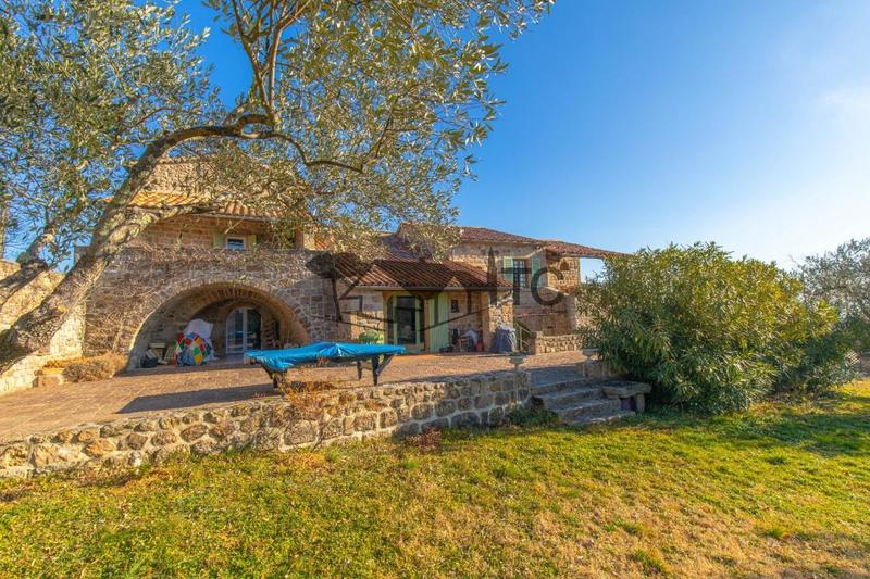 Mas - 286 m² - 9 pièces