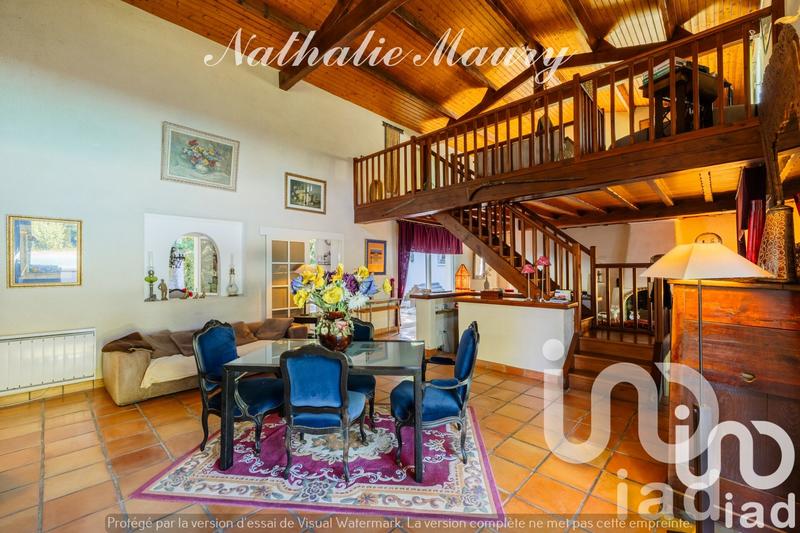 Maison - 240 m² - 7 pièces