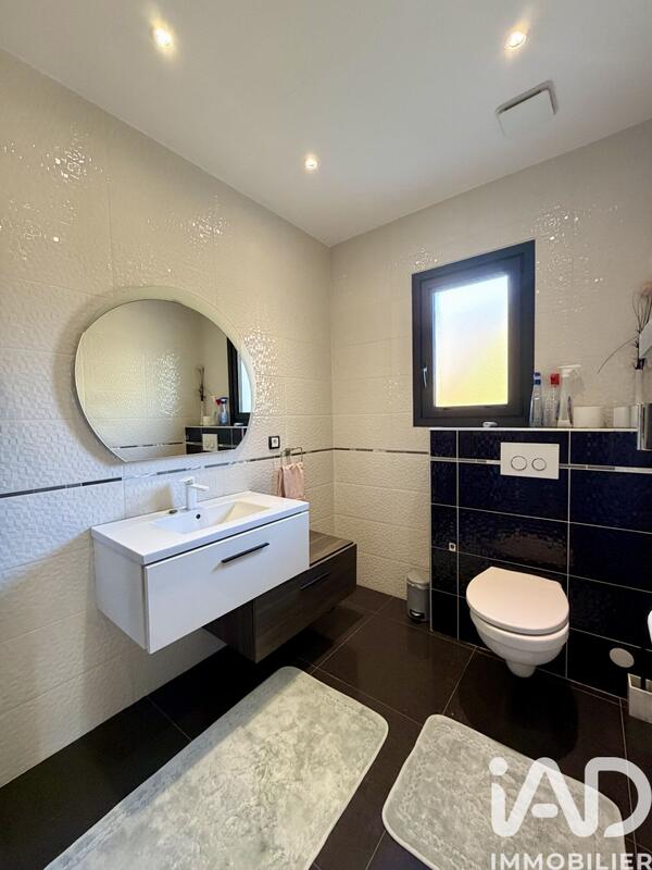 Maison - 285 m² - 10 pièces