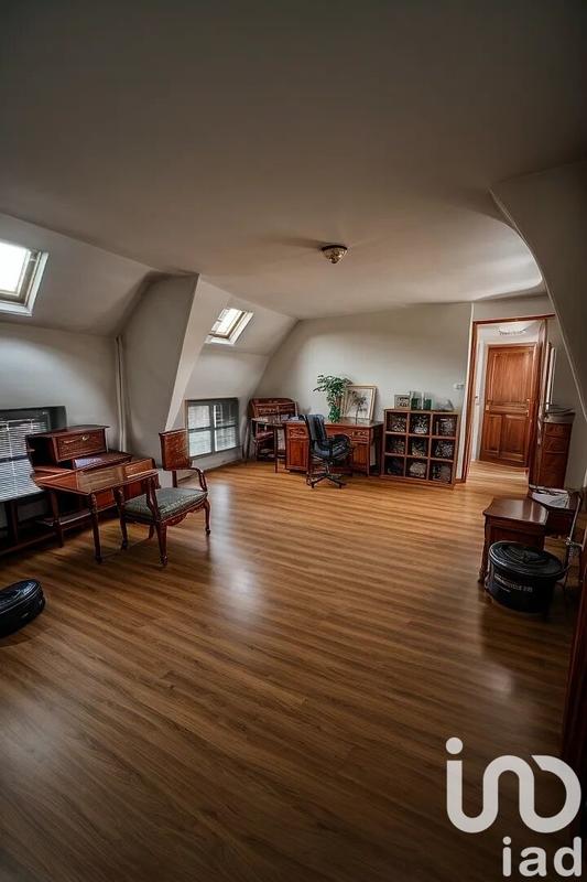 Maison - 220 m² - 11 pièces