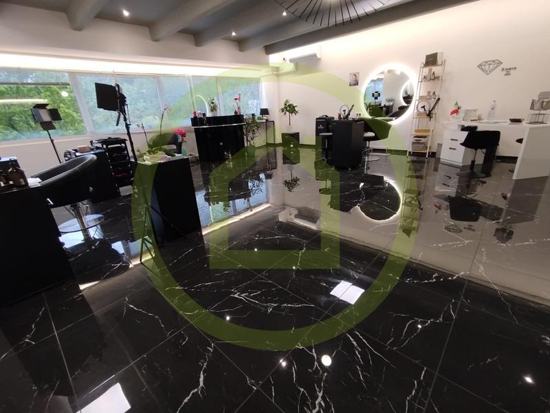 Fonds de commerce - Local d'activité / Entrepôt - 147 m²