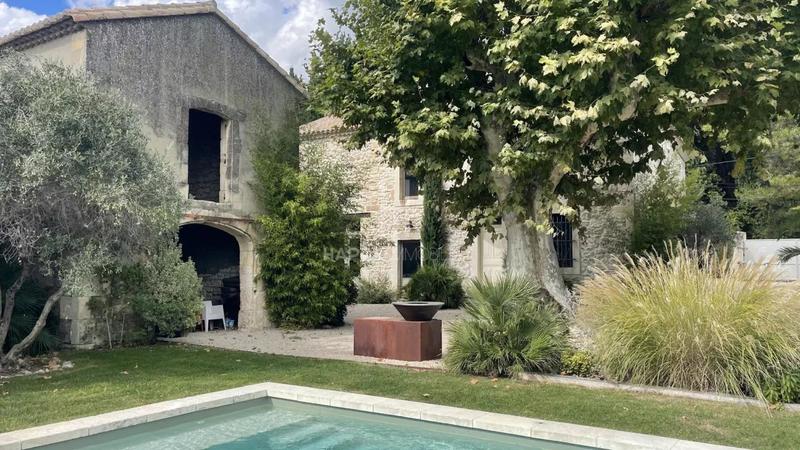 Mas - 242 m² - 8 pièces