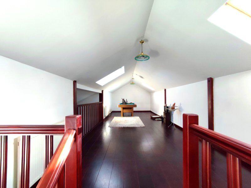 Maison - 215 m² - 7 pièces