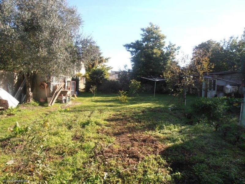 Propriété - 202 m² - 9 pièces