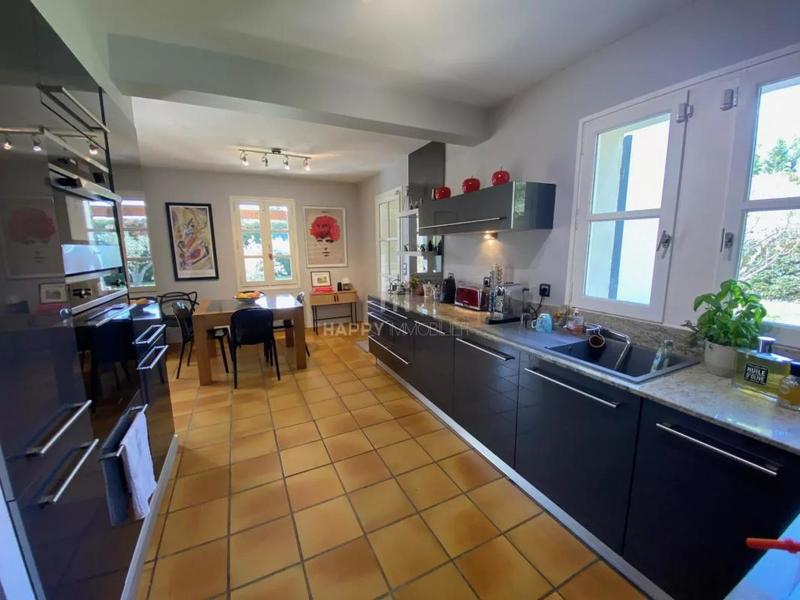 Propriété - 198 m² - 7 pièces